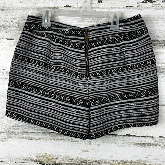 Forever 21 Women’s M Love 21 Black White Boho Back Zip Flat Front Shorts - Picture 2 of 5